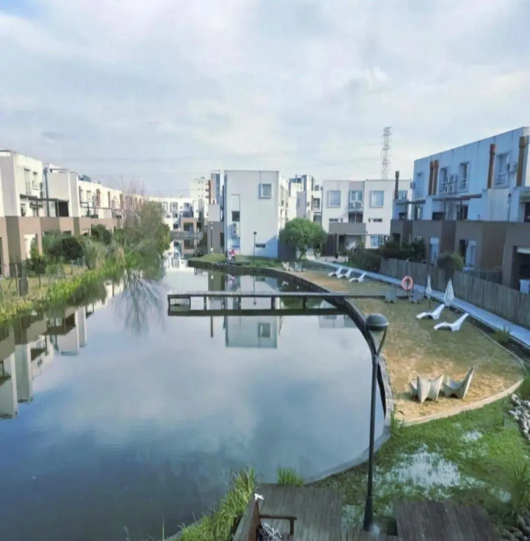 Departamento planta baja sobre el lago 5