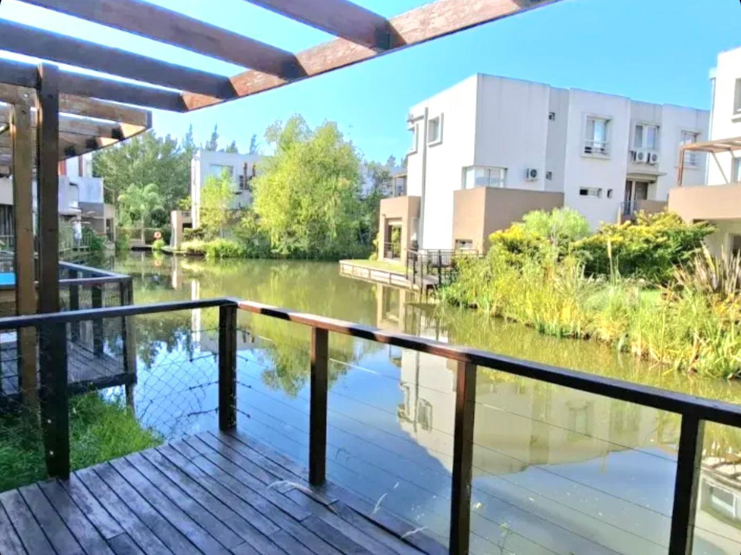 Departamento planta baja sobre el lago
