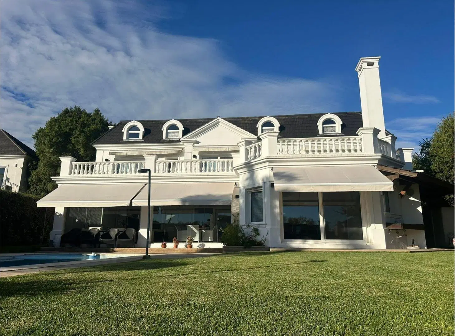 Venta de Casa al Lago en Castores - Nordelta - 5 dormitorios - Tres pisos con Ascensor 2