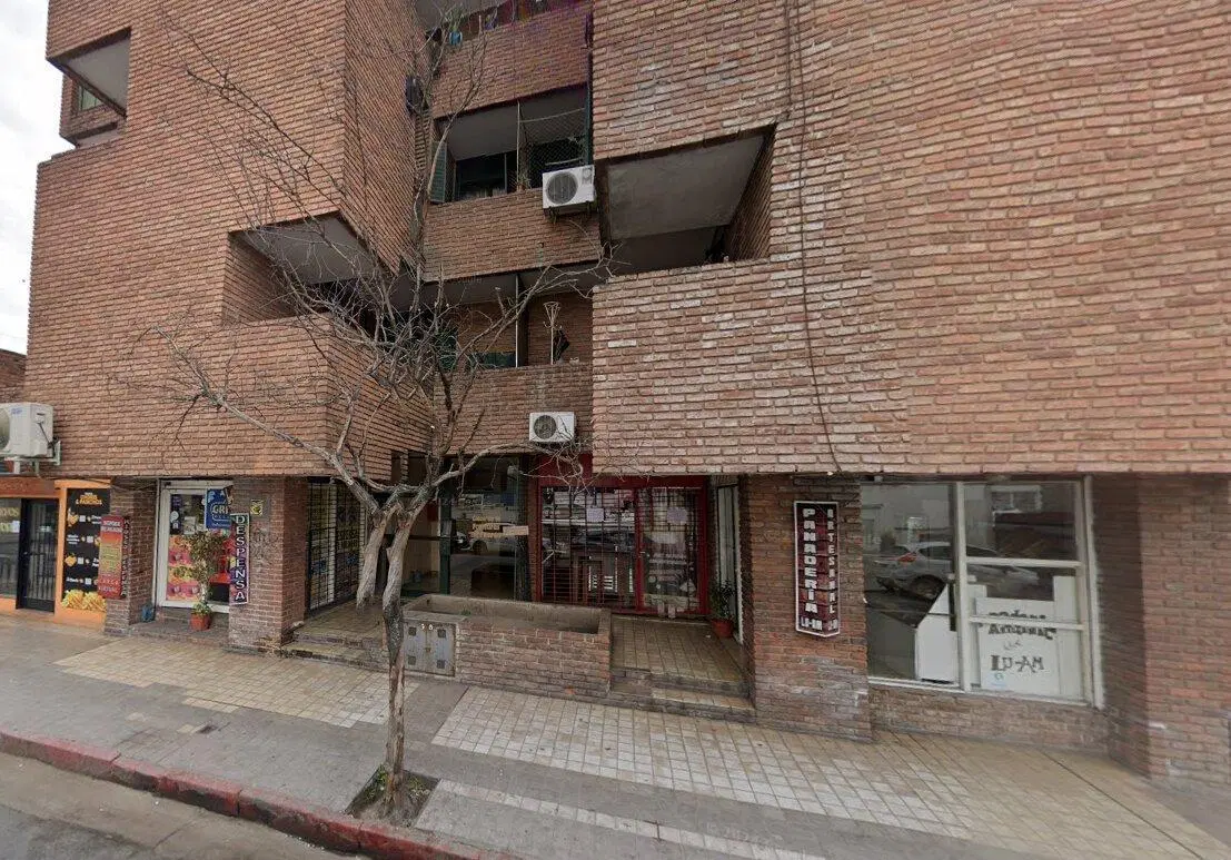 Departamento de 1 dormitorio con patio en Venta en Entre Rios y Balcarse (Alquilado con Renta) OPORT 4