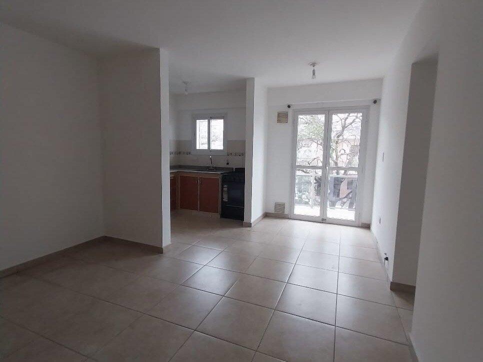 Foto de Departamento de un dormitorio con Balcon en Alquiler en General Paz, imagen 2