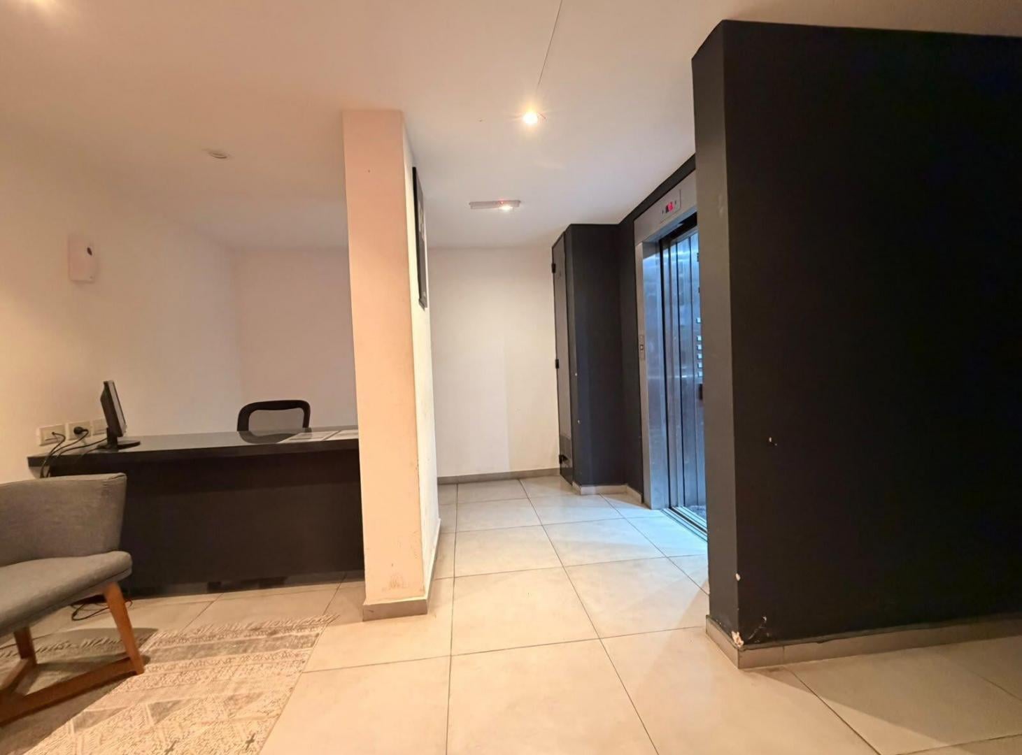 Foto de Departamento en Alquiler de 2 dormitorios en General Paz con balcón, pileta y quincho, imagen 3