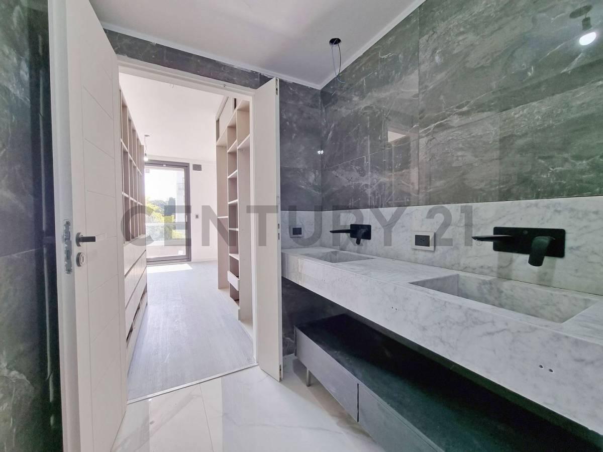 Venta Departamento 4 Ambientes con Patio Apto Crédito! 2