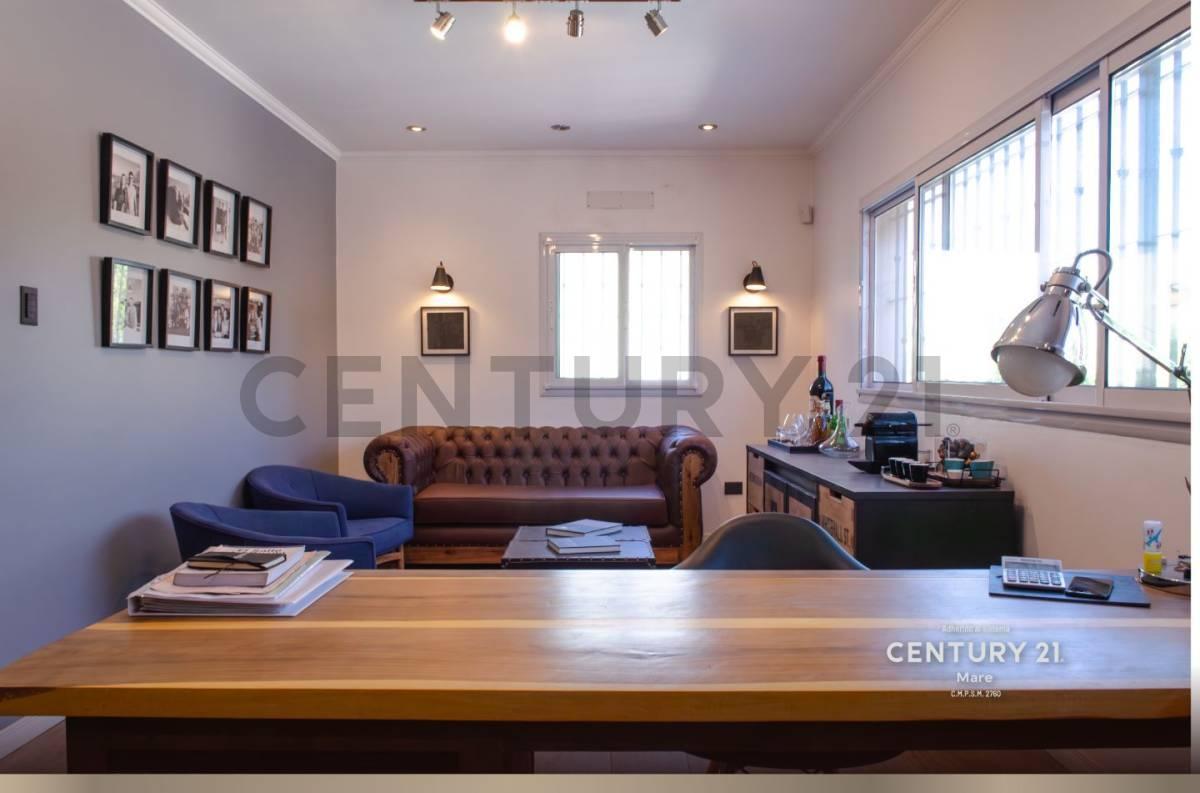 Casa en Venta en Hurlingham, 7 Ambientes Zona Residencial con Piscina. 4