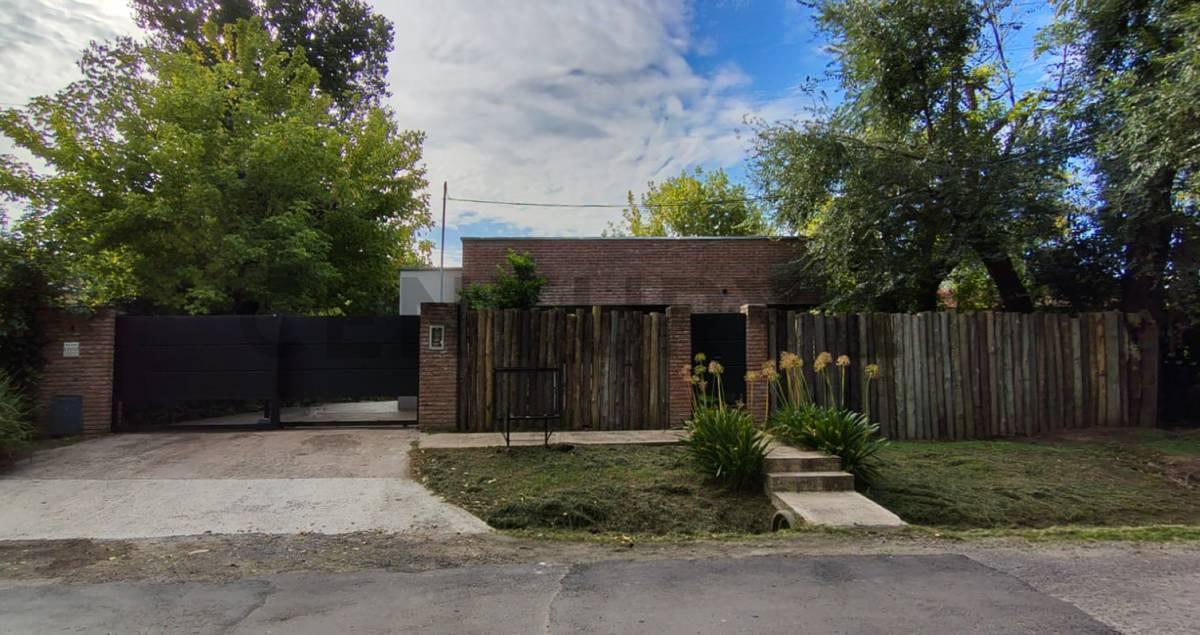 Excelente Casa 5 Años de Antigûedad - 774 m² 1