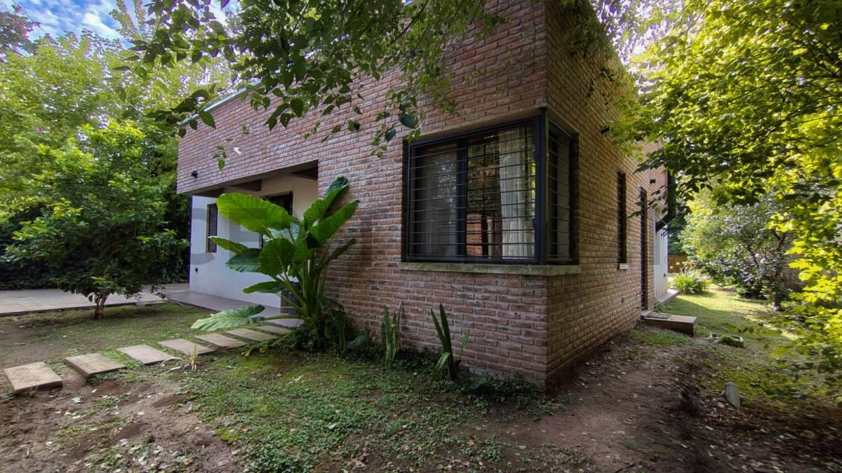 Excelente Casa 5 Años de Antigûedad - 774 m² 2