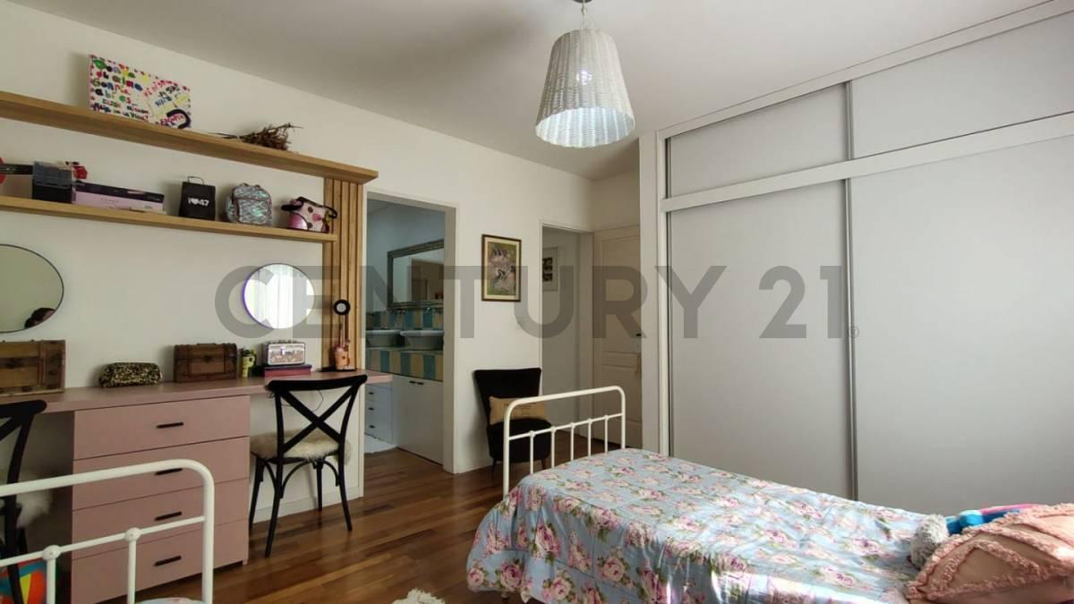 Venta de Casa 5 Ambientes 3 Dorm., San Miguel 1