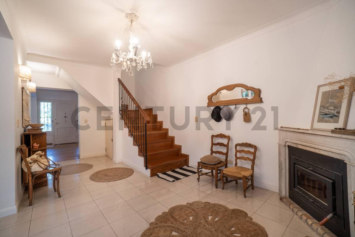 Hermosa Casa en Barrio Ingles - Hurligham - 3 Dorm. 4