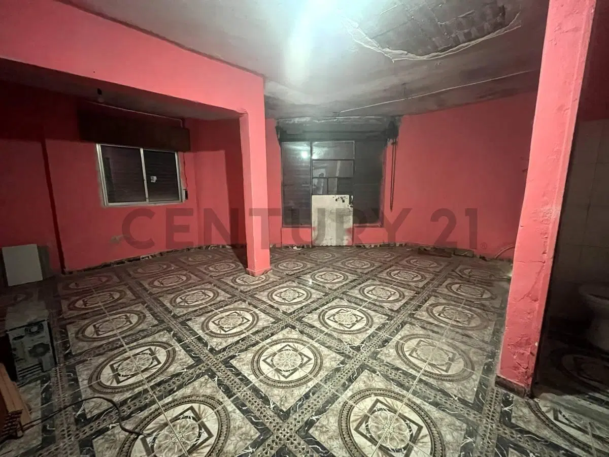 Casa de 3 ambientes con local al frente 2