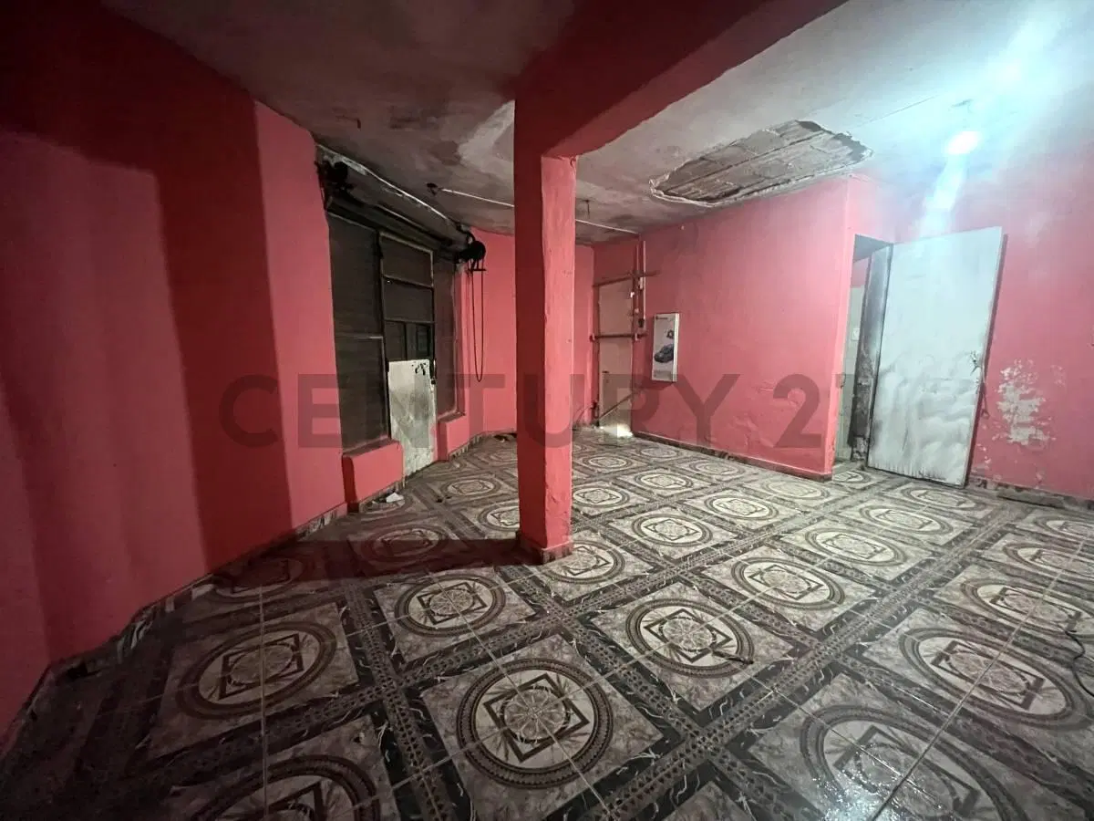 Casa de 3 ambientes con local al frente 5