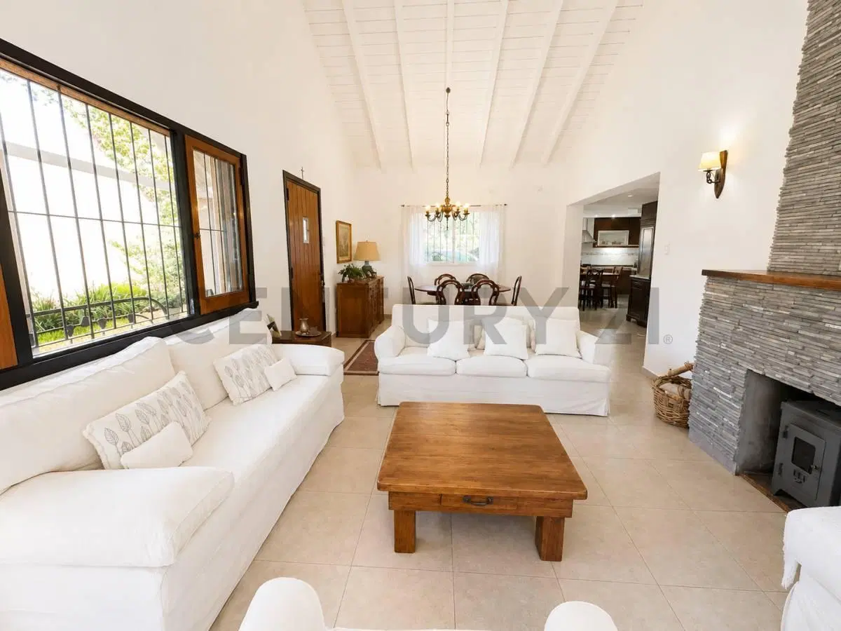 VENTA DE CASA 5 AMBIENTES EN BELLA VISTA 5