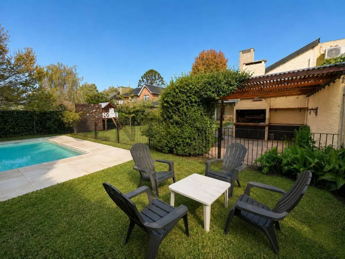 VENTA DE CASA 5 AMBIENTES EN BELLA VISTA 3
