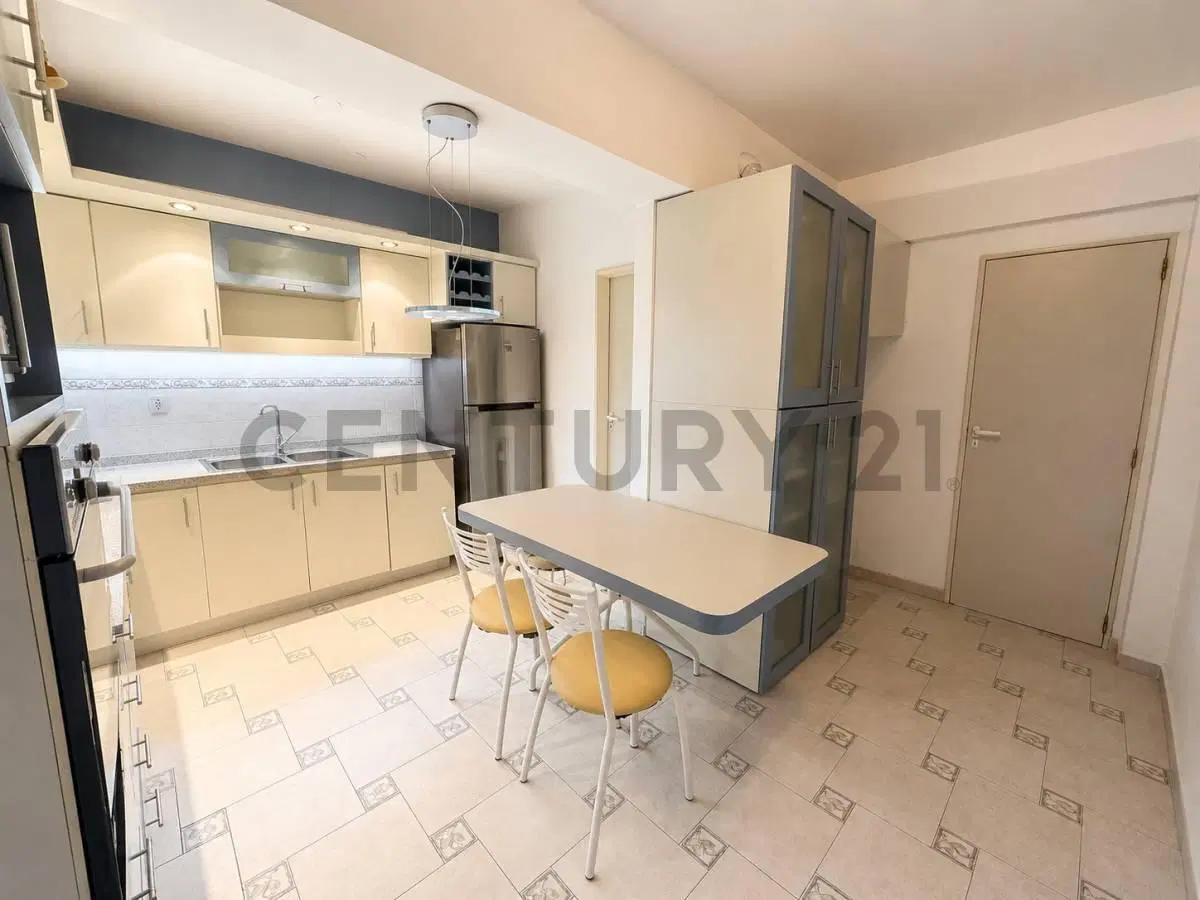VENTA DEPARTAMENTO 4 AMB  CON BAULERA APTO CREDITO EN FLORES 5