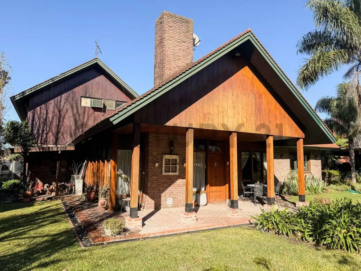Casa en venta en Barrio con Porton, " Las Palmas ", Muñiz 4