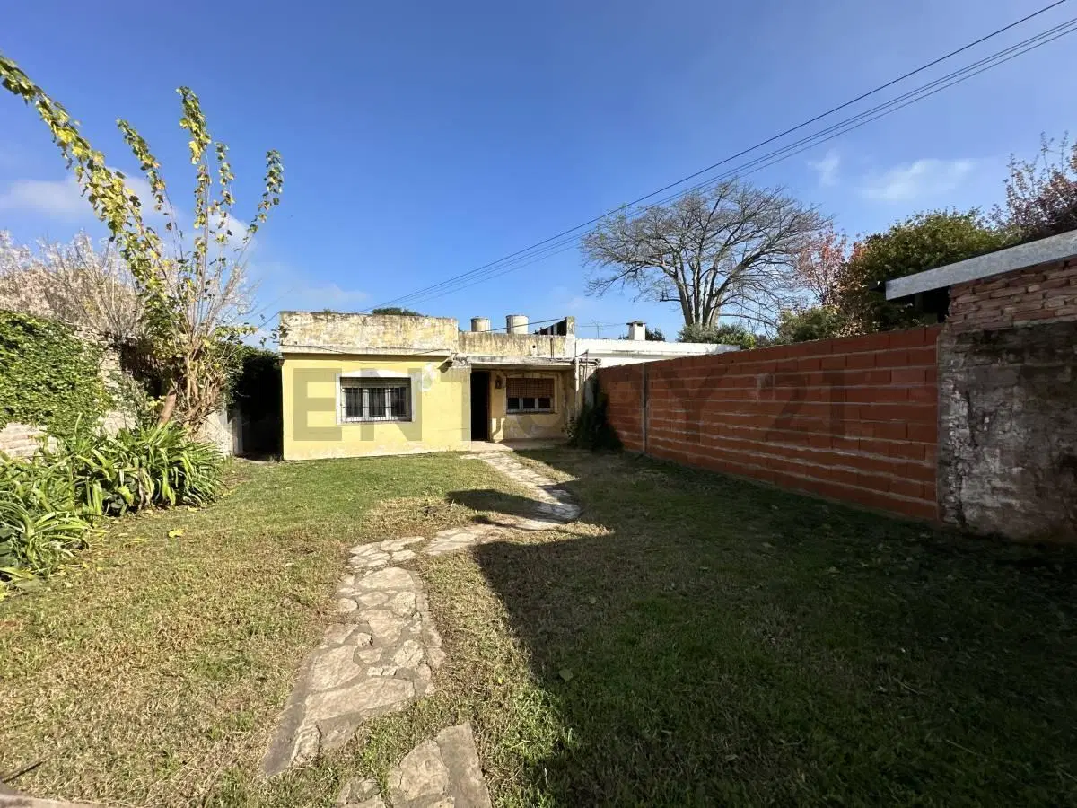 CASA A RECICLAR EN VENTA - UBICACION UNICA 5