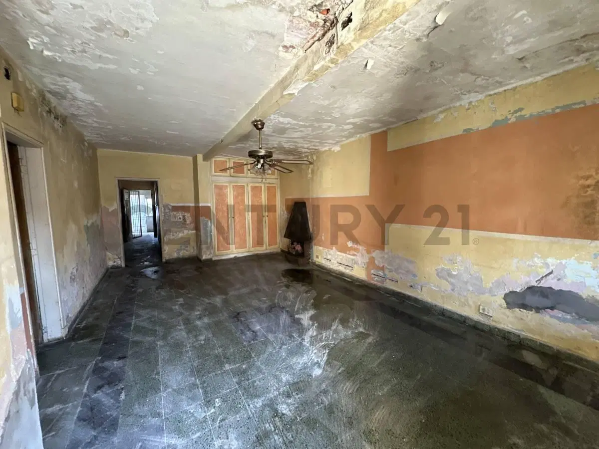 CASA A RECICLAR EN VENTA - UBICACION UNICA 2