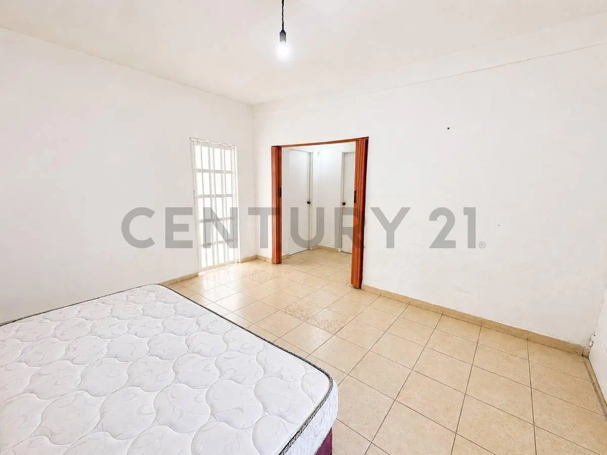 COMPLEJO HABITACIONAL CON 5 DEPARTAMENTOS 3