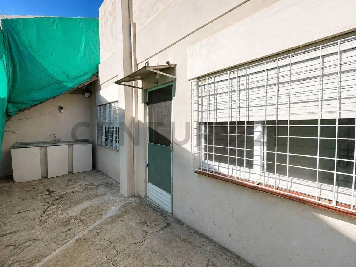 COMPLEJO HABITACIONAL CON 5 DEPARTAMENTOS 8
