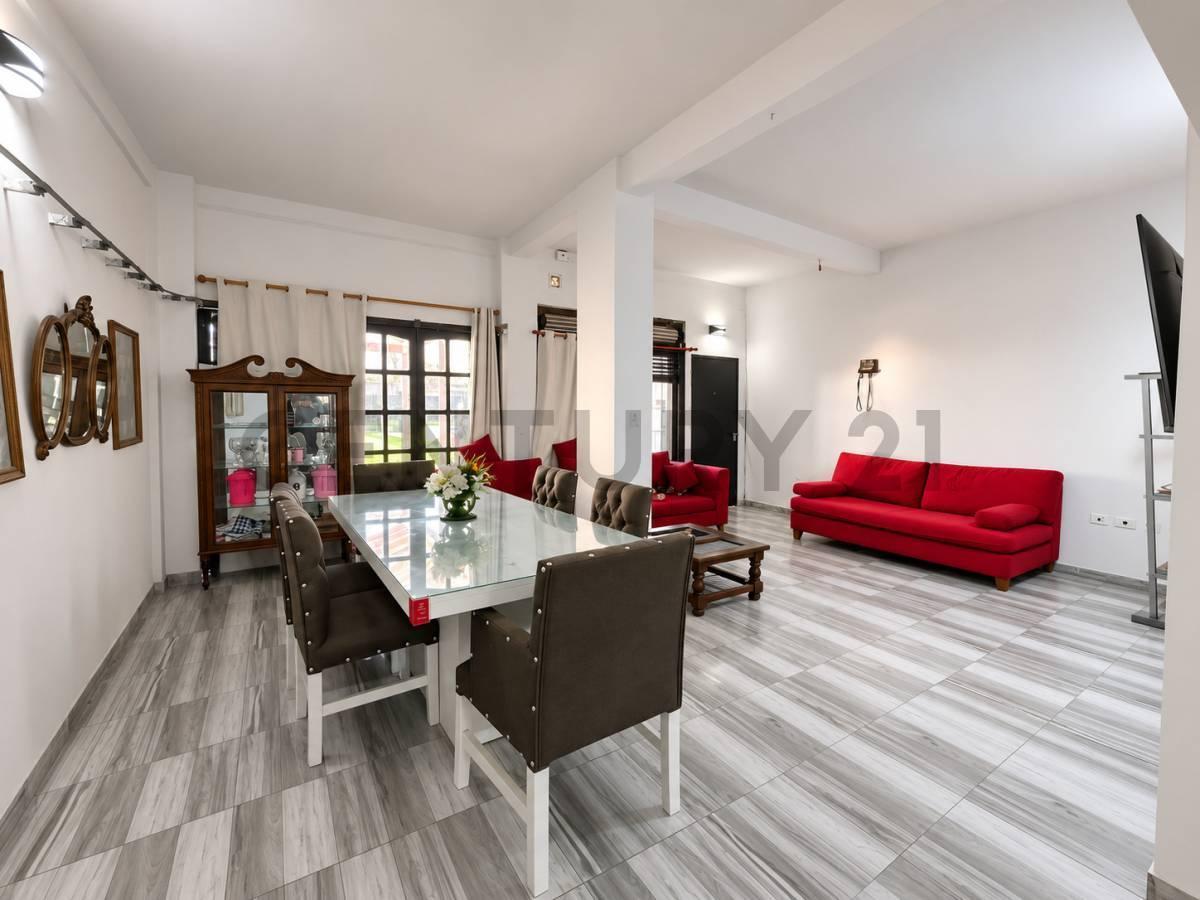Foto de Venta de casa con quincho y pileta - San Miguel, imagen 2