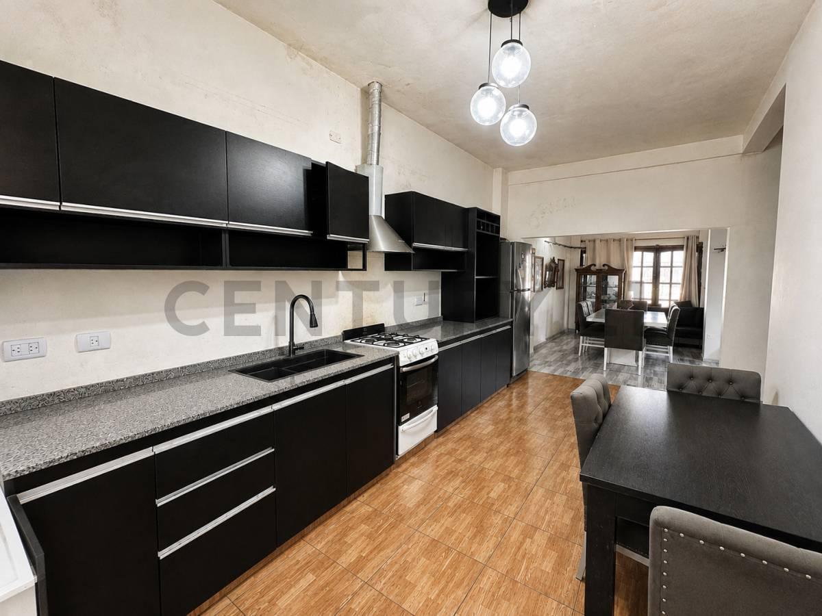Foto de Venta de casa con quincho y pileta - San Miguel, imagen 2
