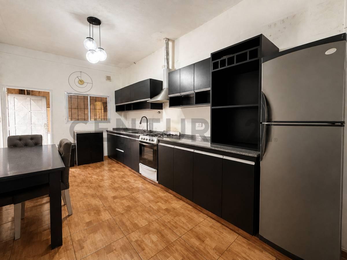 Foto de Venta de casa con quincho y pileta - San Miguel, imagen 1