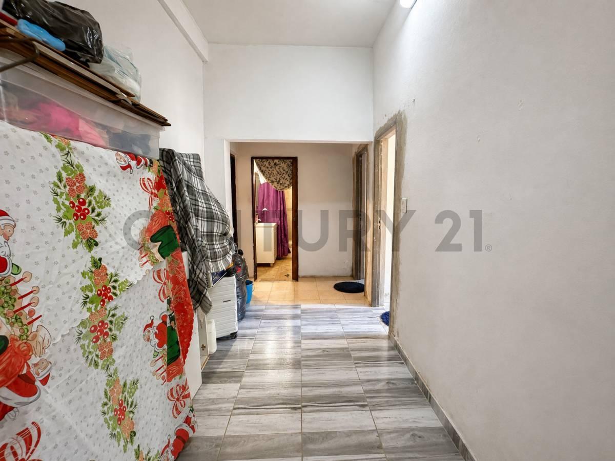 Foto de Venta de casa con quincho y pileta - San Miguel, imagen 4