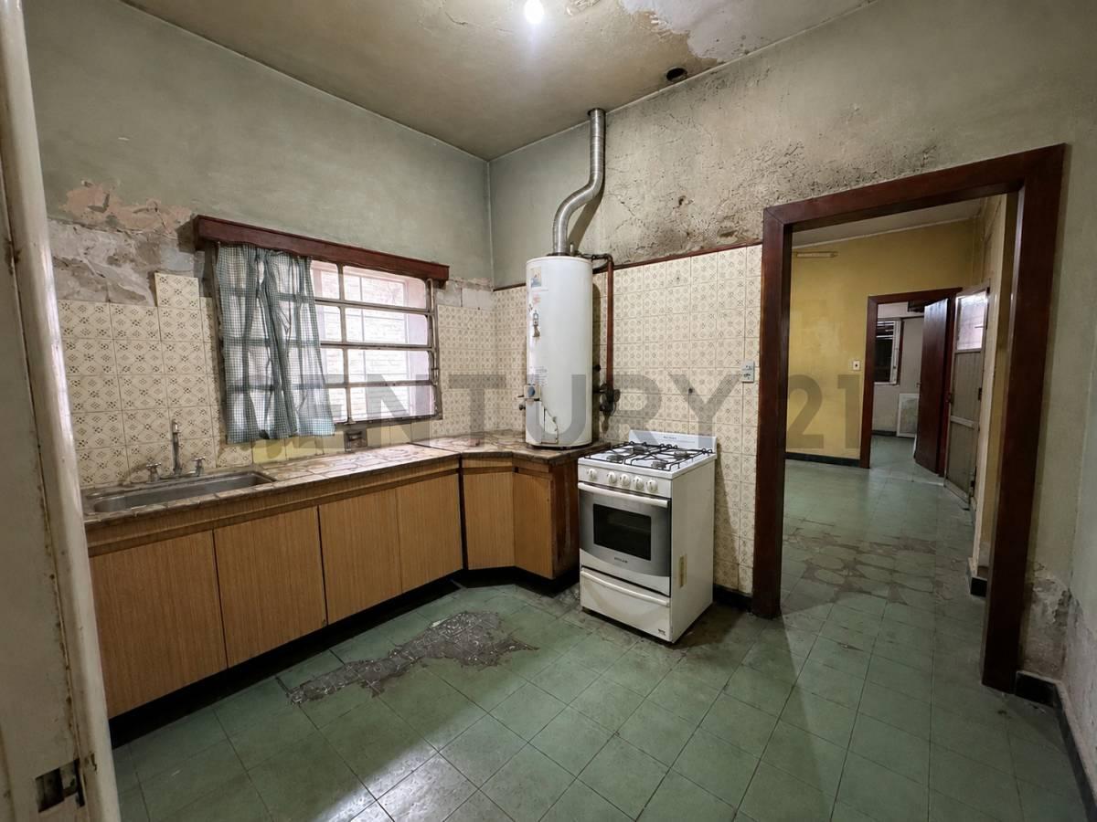 Foto de VENTA CASA CON LOCAL A REFACCIONAR, imagen 2