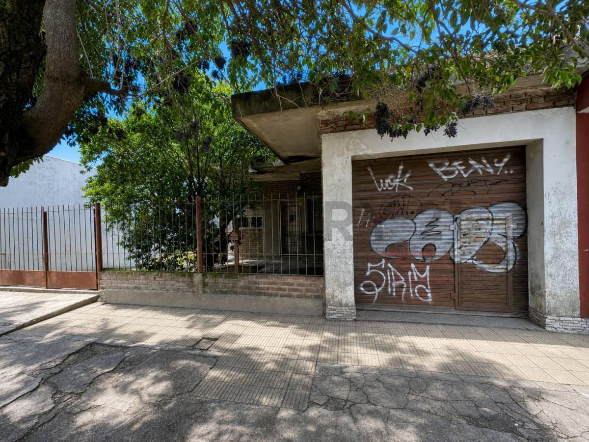 Foto de VENTA CASA CON LOCAL A REFACCIONAR, imagen 4