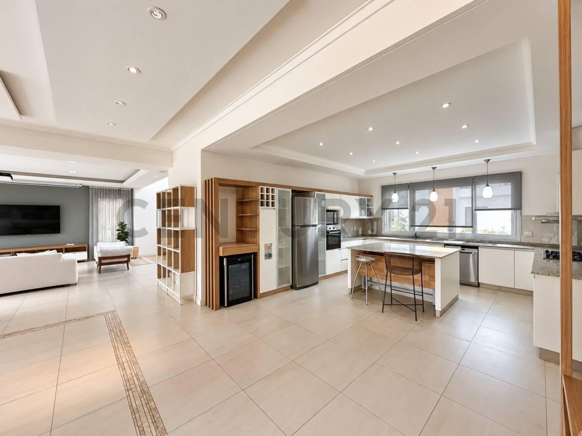 Foto de CASA DE 5 AMBIENTES EN BUENOS AIRES VILLAGE | 300 m2 en lote de 907 m2, imagen 2