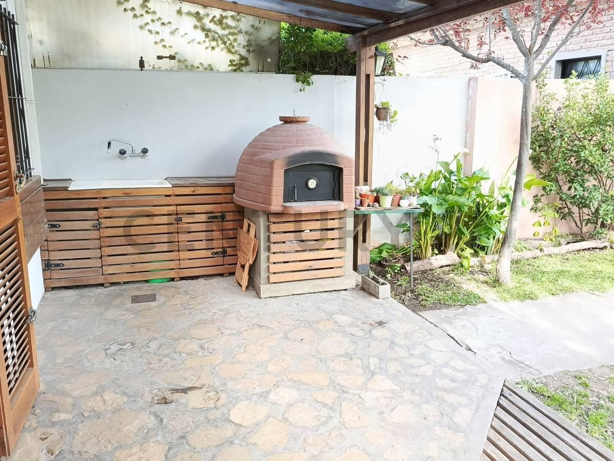 Foto de CASA EN VENTA | 4 DORMITORIOS | QUINCHO COMPLETO | GRAN PARQUE | MUÑIZ, imagen 2