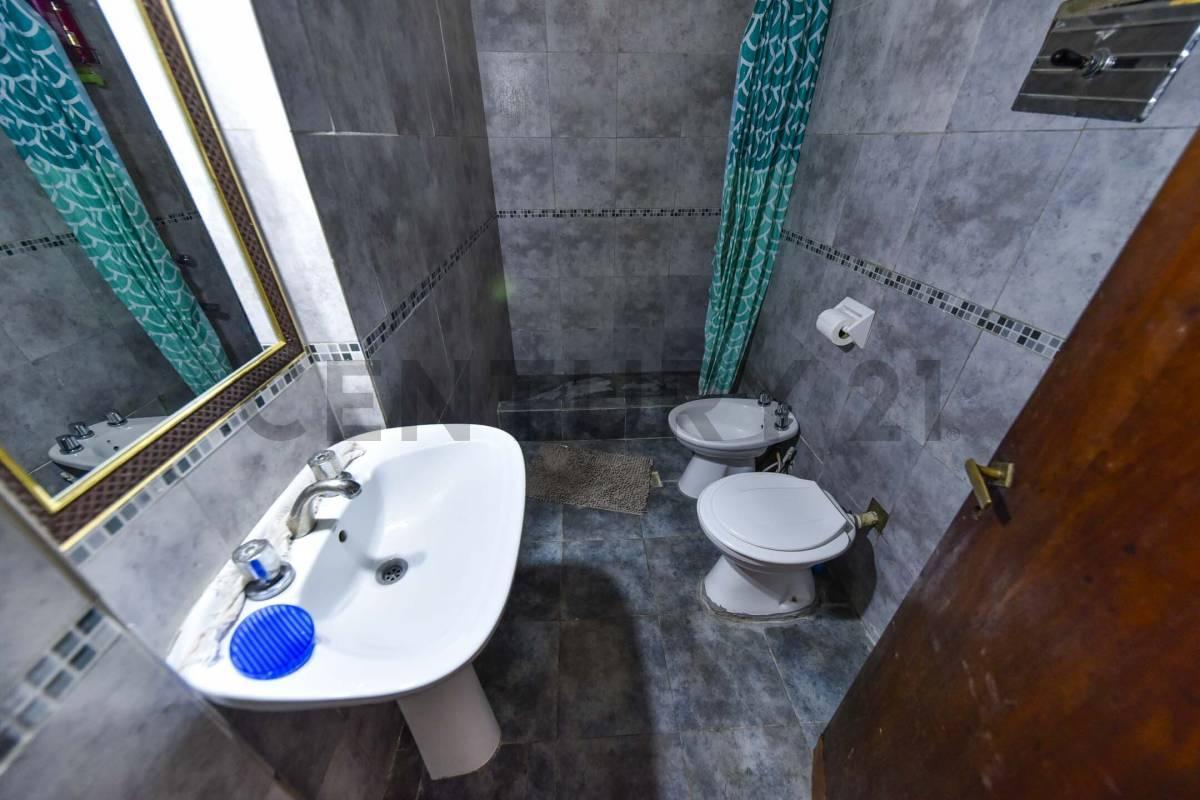 Foto de VENTA 2 CASAS EN BLOQUE EN EL CENTRO DE JOSE C PAZ, imagen 2