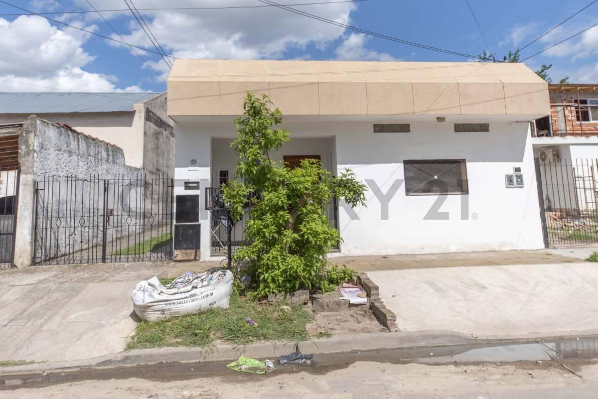 Foto de VENTA 2 CASAS EN BLOQUE EN EL CENTRO DE JOSE C PAZ, imagen 1