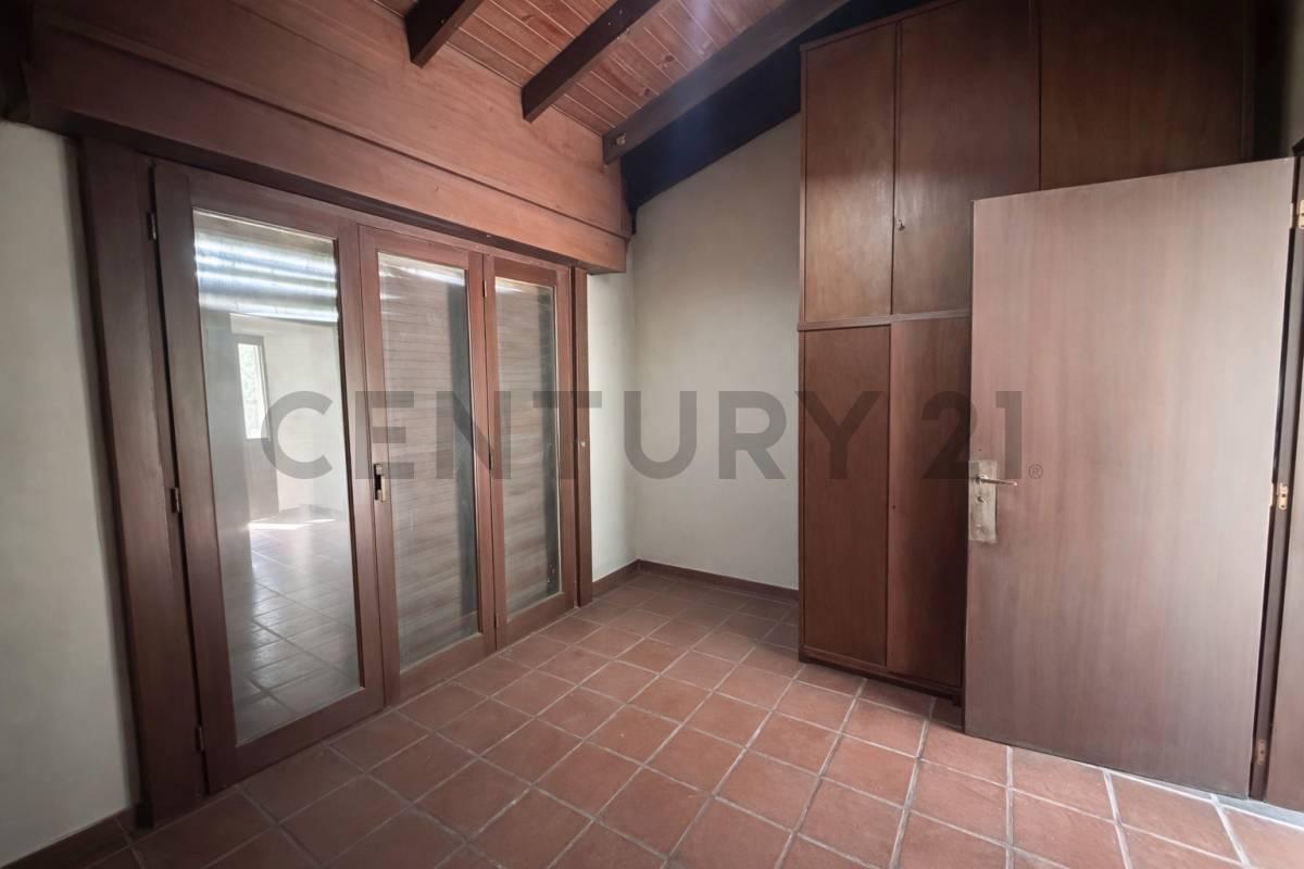 Foto de VENTA CASA 4 AMBIENTES HURLINGHAM GOLF APTO CRÉDITO, imagen 2