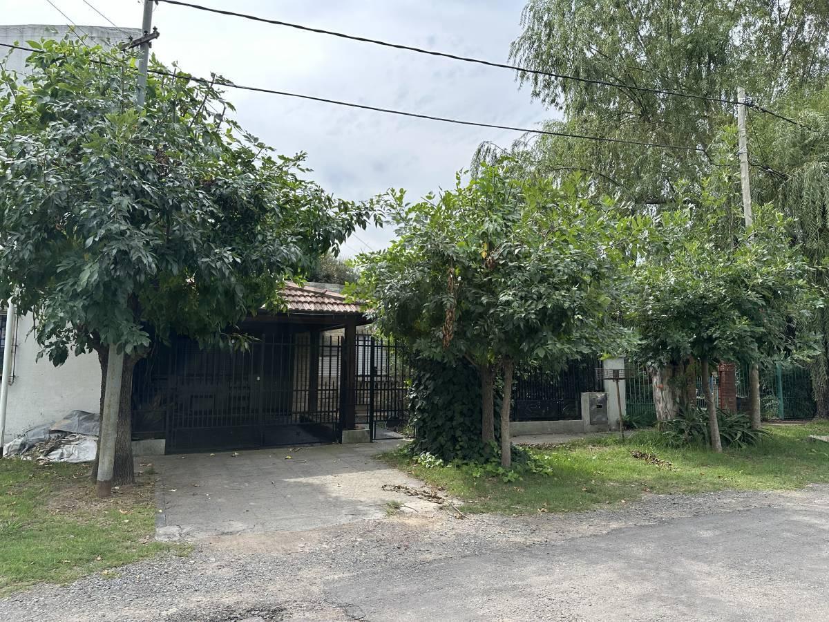 Foto de CASA 3 AMB CON COCHERA AL FRENTE MAS DEPARTAMENTO 2 AMB EN EL FONDO, imagen 1