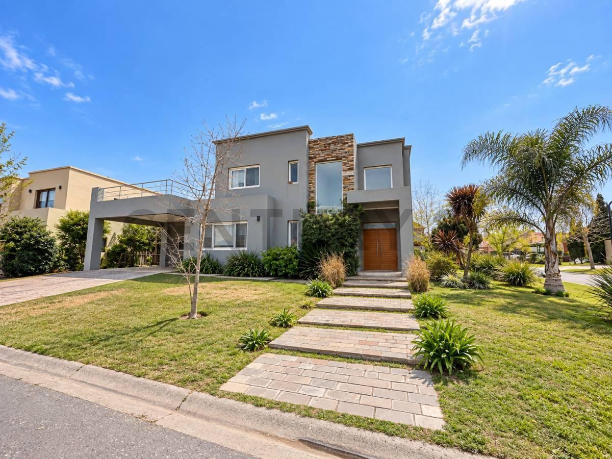 Foto de CASA DE 5 AMBIENTES EN BUENOS AIRES VILLAGE | 300 m2 en lote de 907 m2, imagen 2