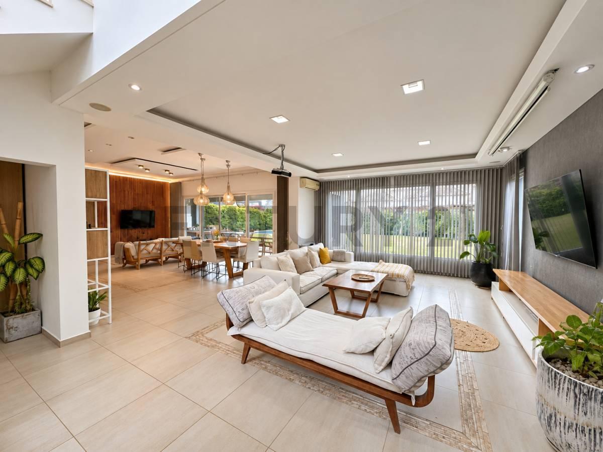 Foto de CASA DE 5 AMBIENTES EN BUENOS AIRES VILLAGE | 300 m2 en lote de 907 m2, imagen 4