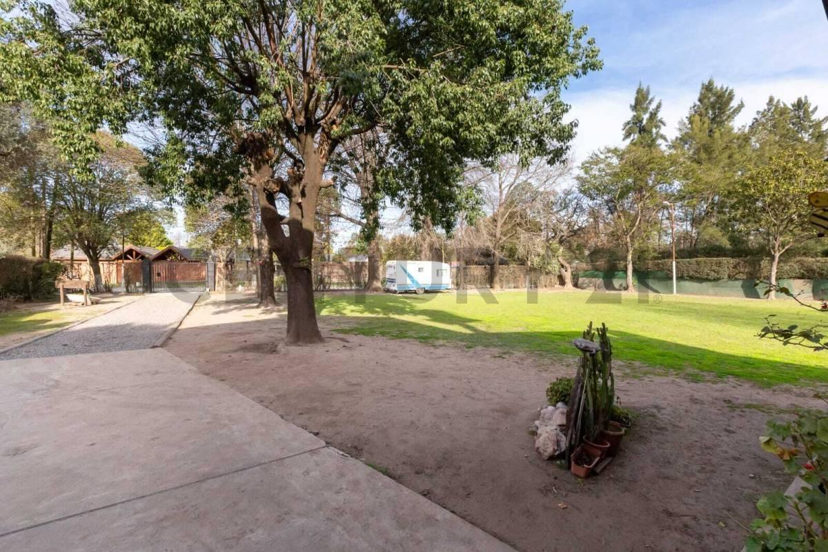 Foto de VENTA/PERMUTA CASA QUINTA 3 AMB + 3 DEPTOS 2 AMBIENTES, imagen 2