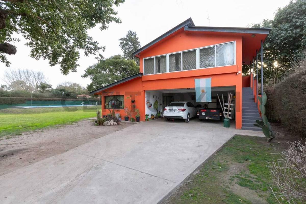 Foto de VENTA/PERMUTA CASA QUINTA 3 AMB + 3 DEPTOS 2 AMBIENTES, imagen 1