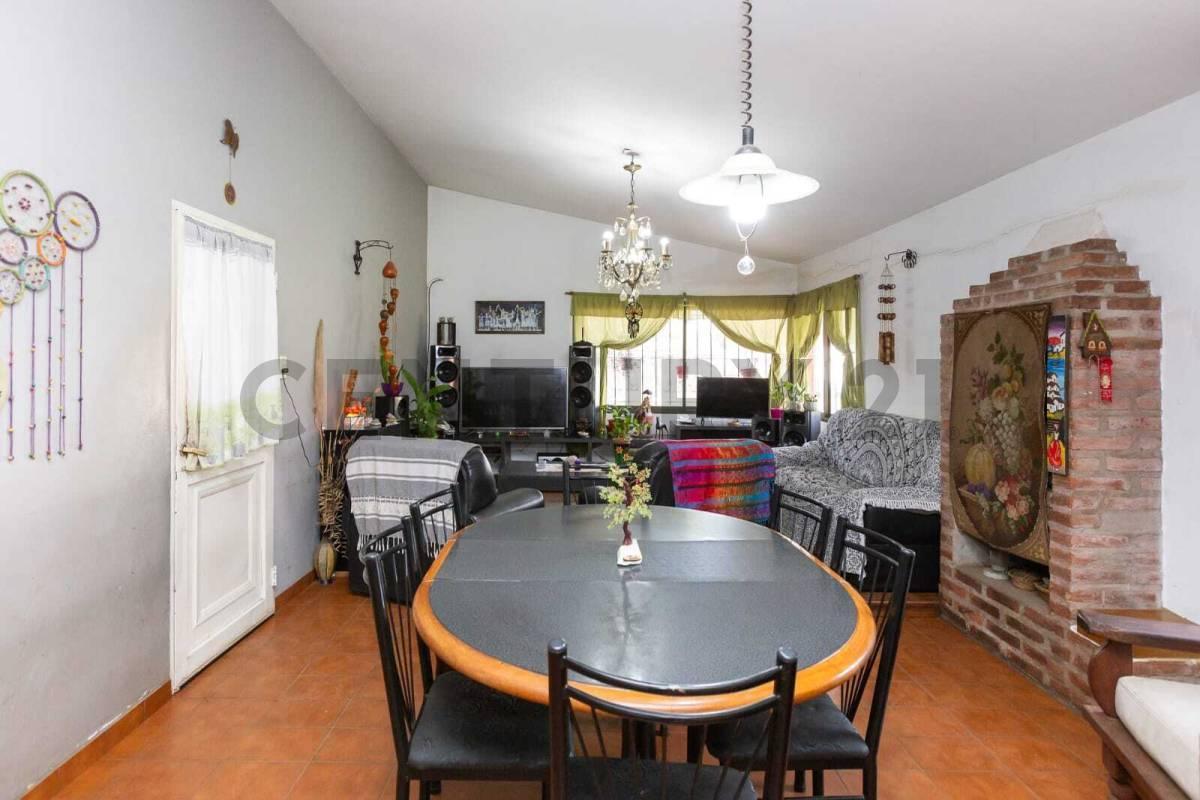 Foto de VENTA/PERMUTA CASA QUINTA 3 AMB + 3 DEPTOS 2 AMBIENTES, imagen 4
