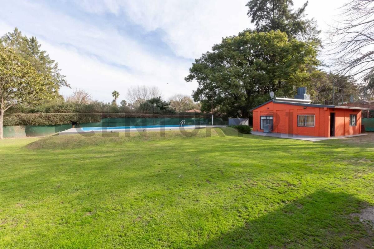 Foto de VENTA/PERMUTA CASA QUINTA 3 AMB + 3 DEPTOS 2 AMBIENTES, imagen 3