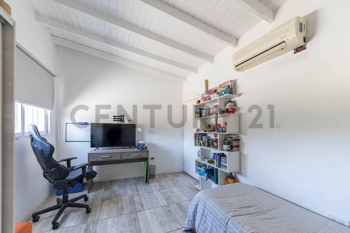 Foto de VENTA EXCELENTE CASA 5 AMBIENTES EN BARRIO CERRADO - TORTUGUITAS /, imagen 2