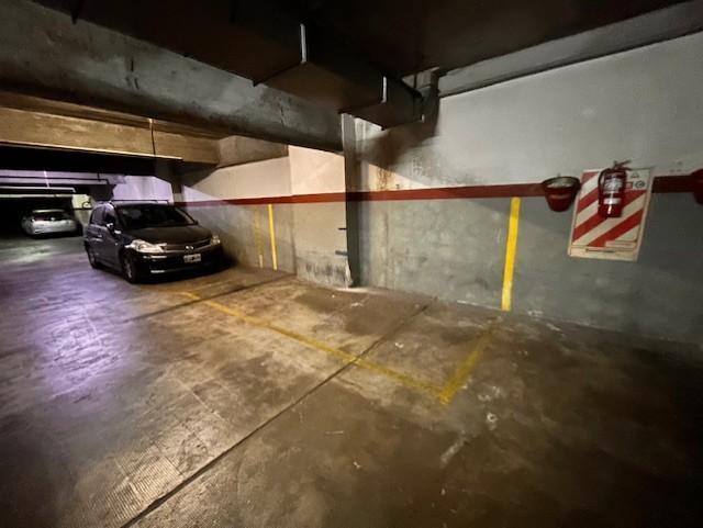 Cochera cub, sobre Av. Riv, en edificio de dptos, 2do subsuelo por montacargas, en Almagro en venta