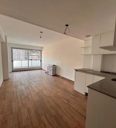 Monoambiente a estrenar, con balcón y amenities al frente, en alquiler en Retiro. 1
