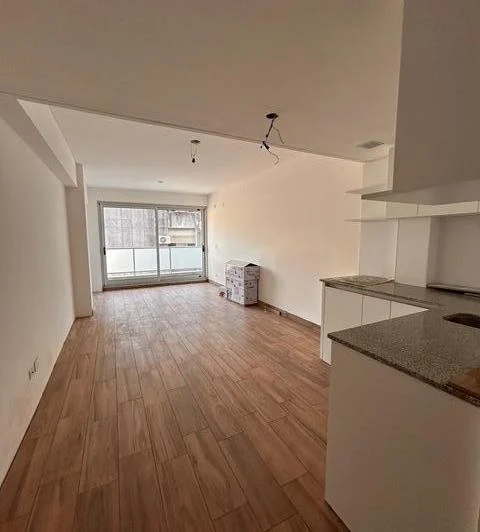 Monoambiente a estrenar, con balcón y amenities al frente, en alquiler en Retiro. 4