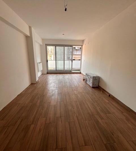 Monoambiente a estrenar, con balcón y amenities al frente, en alquiler en Retiro. 3