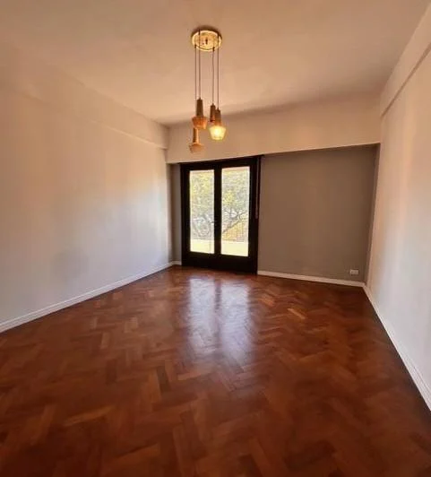 PH 3 ambientes, con balcón y terraza común, en 2do piso por escalera, en alquiler en Coghlan. 3