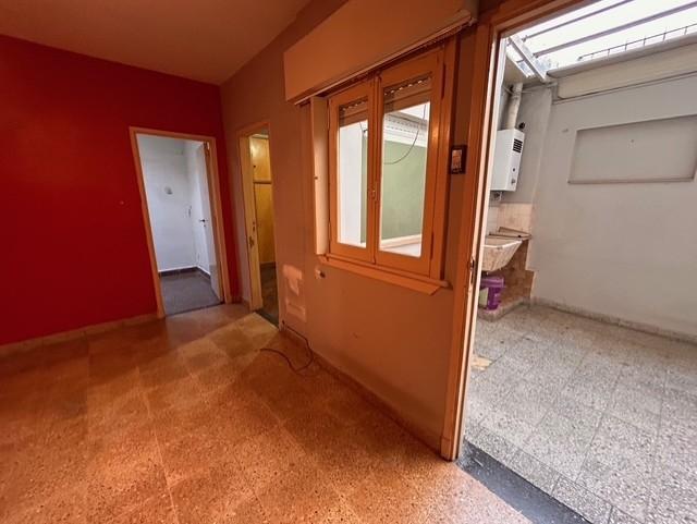 Foto de PH de 2 ambientes en planta baja con patio en Venta en Floresta, imagen 2