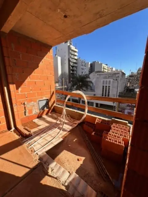 Monoambiente, al frente con balcón, en construcción en Caballito en venta 3