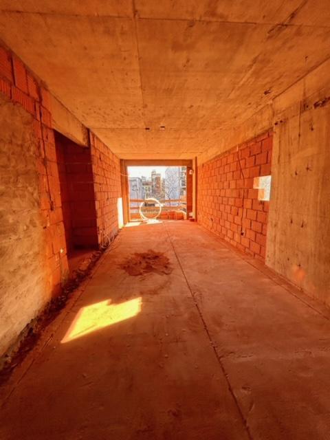 Monoambiente, al frente con balcón, en construcción en Caballito en venta