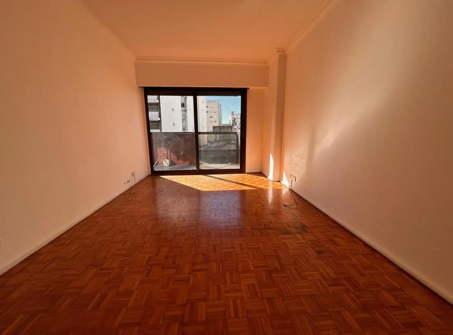 Dpto 3 amb, al frente, con balcon y cochera en Almagro en venta. 4